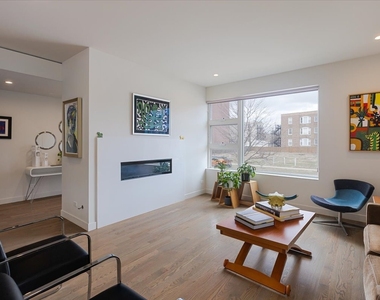 559 E 50th Street - Photo Thumbnail 8