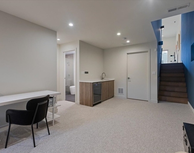 559 E 50th Street - Photo Thumbnail 31