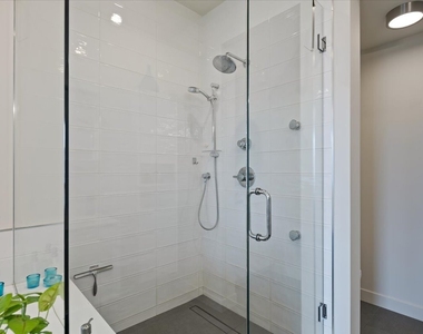 559 E 50th Street - Photo Thumbnail 21