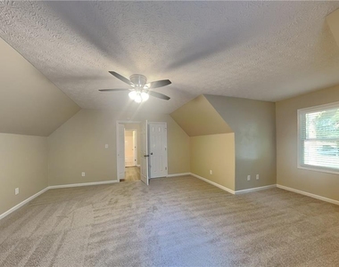211 Mill Pointe Drive - Photo Thumbnail 13