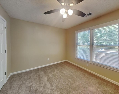 211 Mill Pointe Drive - Photo Thumbnail 10