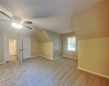 211 Mill Pointe Drive - Photo Thumbnail 12