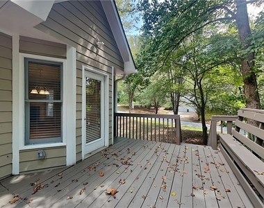 211 Mill Pointe Drive - Photo Thumbnail 17