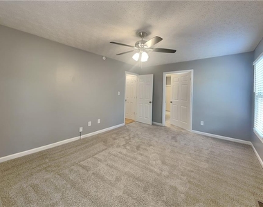 211 Mill Pointe Drive - Photo Thumbnail 6