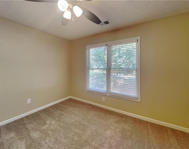 211 Mill Pointe Drive - Photo Thumbnail 9