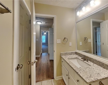 211 Mill Pointe Drive - Photo Thumbnail 14