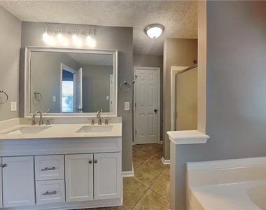 211 Mill Pointe Drive - Photo Thumbnail 7