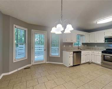 211 Mill Pointe Drive - Photo Thumbnail 4