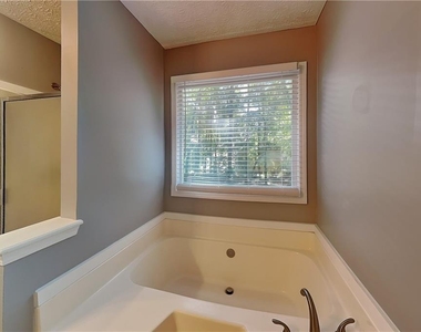 211 Mill Pointe Drive - Photo Thumbnail 8