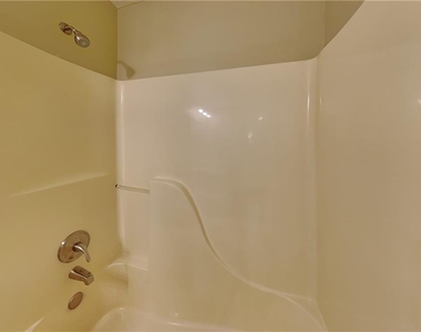 211 Mill Pointe Drive - Photo Thumbnail 15