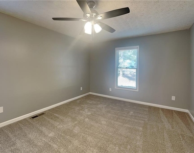 211 Mill Pointe Drive - Photo Thumbnail 5