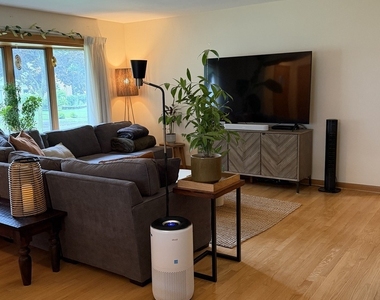 442 N Evergreen Avenue - Photo Thumbnail 4