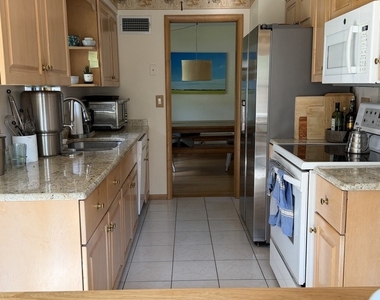 442 N Evergreen Avenue - Photo Thumbnail 5