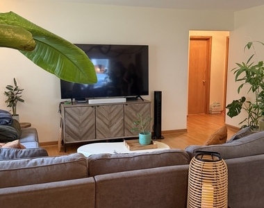 442 N Evergreen Avenue - Photo Thumbnail 3