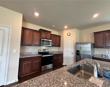 160 Innis Brook Circle - Photo Thumbnail 6
