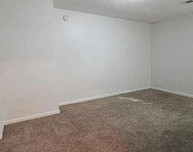 5504 Estates Court - Photo Thumbnail 9
