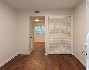5504 Estates Court - Photo Thumbnail 4