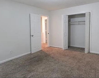 5504 Estates Court - Photo Thumbnail 11