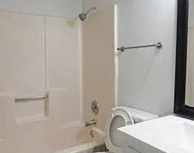 5504 Estates Court - Photo Thumbnail 8