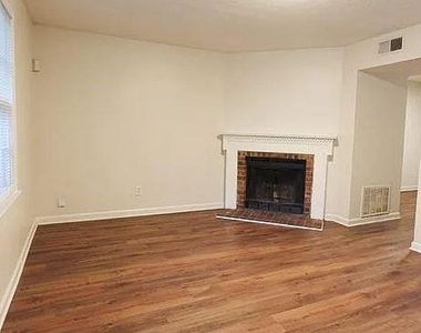 5504 Estates Court - Photo Thumbnail 2