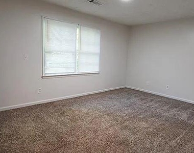 5504 Estates Court - Photo Thumbnail 10