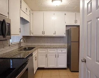 5504 Estates Court - Photo Thumbnail 5