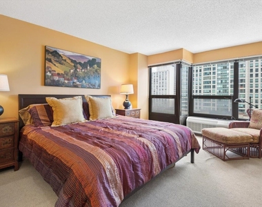 30 E Huron Street - Photo Thumbnail 6