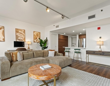 61 W 15th Street - Photo Thumbnail 4