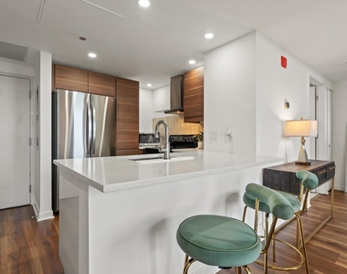 61 W 15th Street - Photo Thumbnail 6