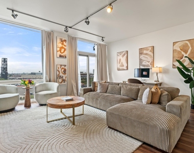61 W 15th Street - Photo Thumbnail 3