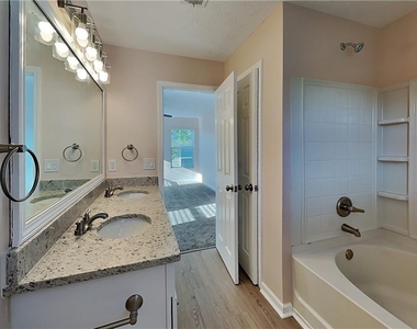 108 Silver Bow Lane - Photo Thumbnail 8