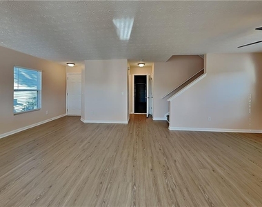 108 Silver Bow Lane - Photo Thumbnail 2
