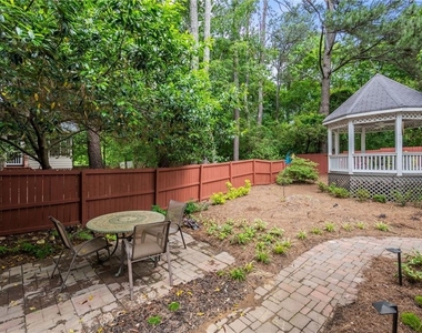 2132 Dunwoody Glen - Photo Thumbnail 24