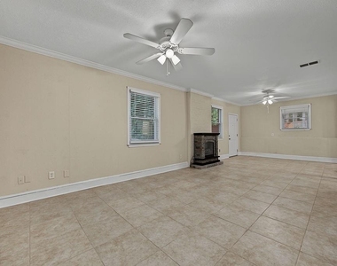 2132 Dunwoody Glen - Photo Thumbnail 1