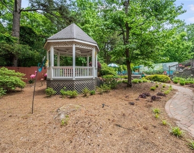 2132 Dunwoody Glen - Photo Thumbnail 25