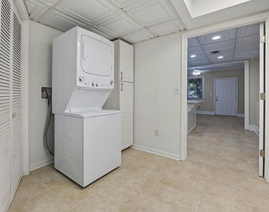 2132 Dunwoody Glen - Photo Thumbnail 10