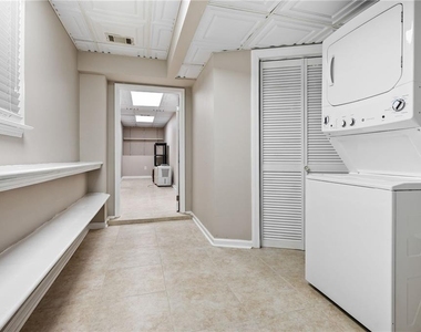 2132 Dunwoody Glen - Photo Thumbnail 11