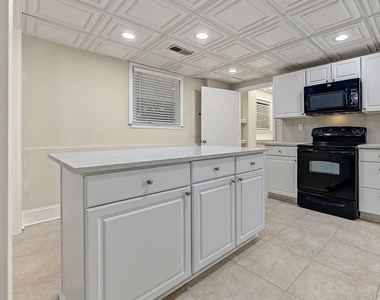 2132 Dunwoody Glen - Photo Thumbnail 7