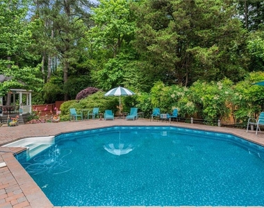 2132 Dunwoody Glen - Photo Thumbnail 30