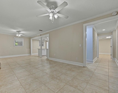 2132 Dunwoody Glen - Photo Thumbnail 3