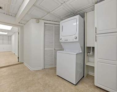 2132 Dunwoody Glen - Photo Thumbnail 9
