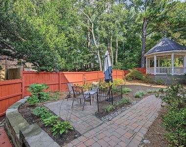 2132 Dunwoody Glen - Photo Thumbnail 21