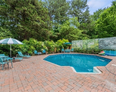 2132 Dunwoody Glen - Photo Thumbnail 29