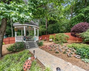 2132 Dunwoody Glen - Photo Thumbnail 27