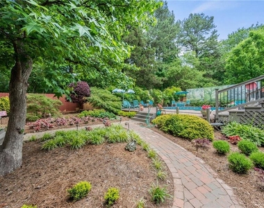 2132 Dunwoody Glen - Photo Thumbnail 26