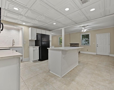2132 Dunwoody Glen - Photo Thumbnail 6