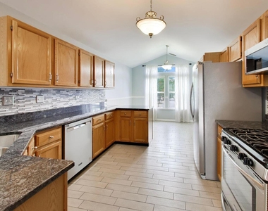 939 Charlela Lane - Photo Thumbnail 5