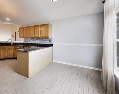 939 Charlela Lane - Photo Thumbnail 9