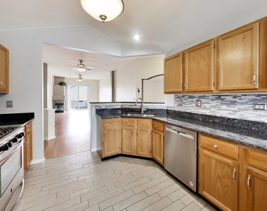 939 Charlela Lane - Photo Thumbnail 7
