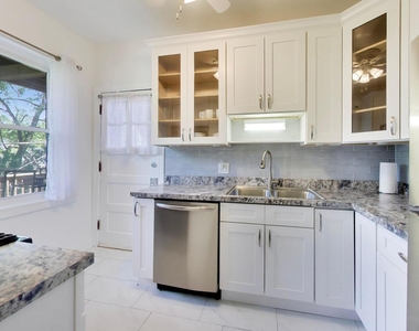 5421 S Dorchester Avenue - Photo Thumbnail 7